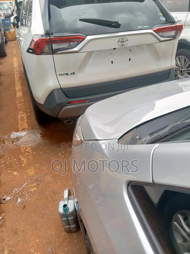 Toyota RAV4 2020 White