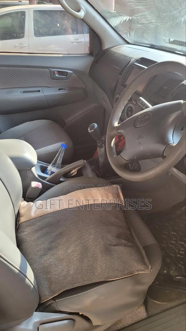 Toyota Hilux 2012 Silver