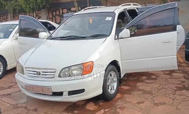 Toyota Ipsum 2000 White
