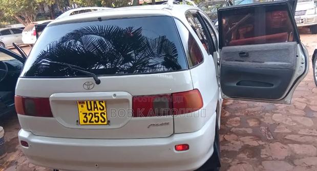 Toyota Ipsum 2000 White