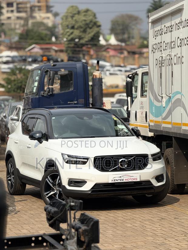 Volvo EX40 Single Motor Extended Range RWD Core 2025 White