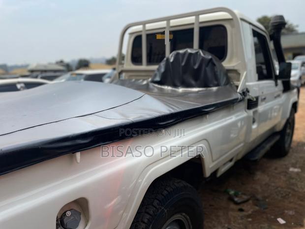 Toyota Land Cruiser Prado 2010 White