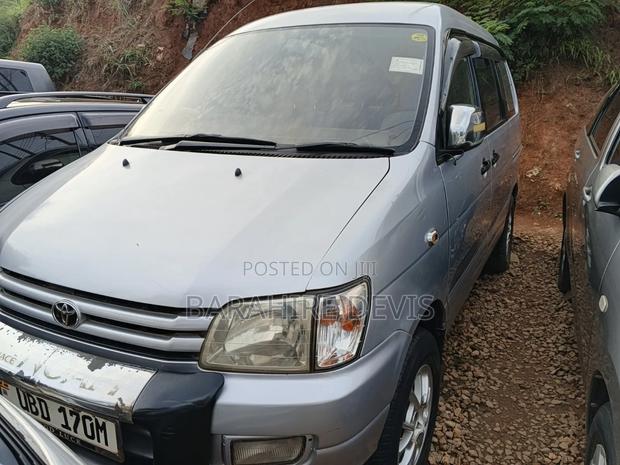 Toyota Noah 2001 Silver