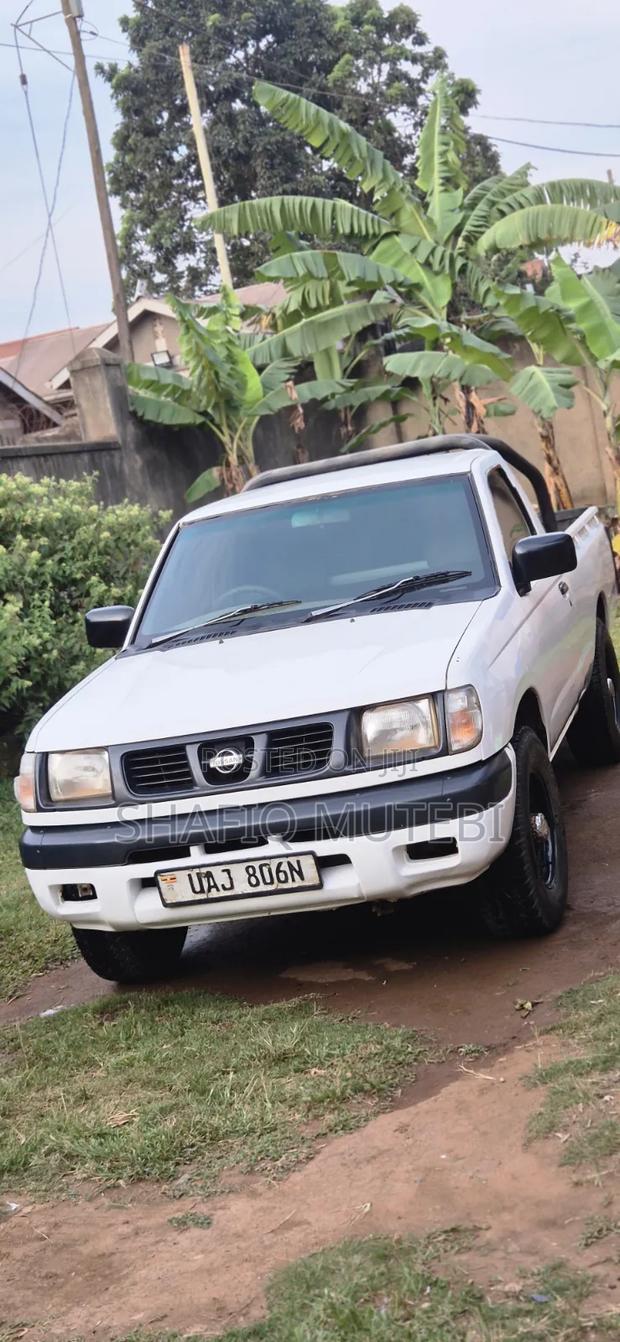 Nissan Pick-Up 2.5D 1998 White