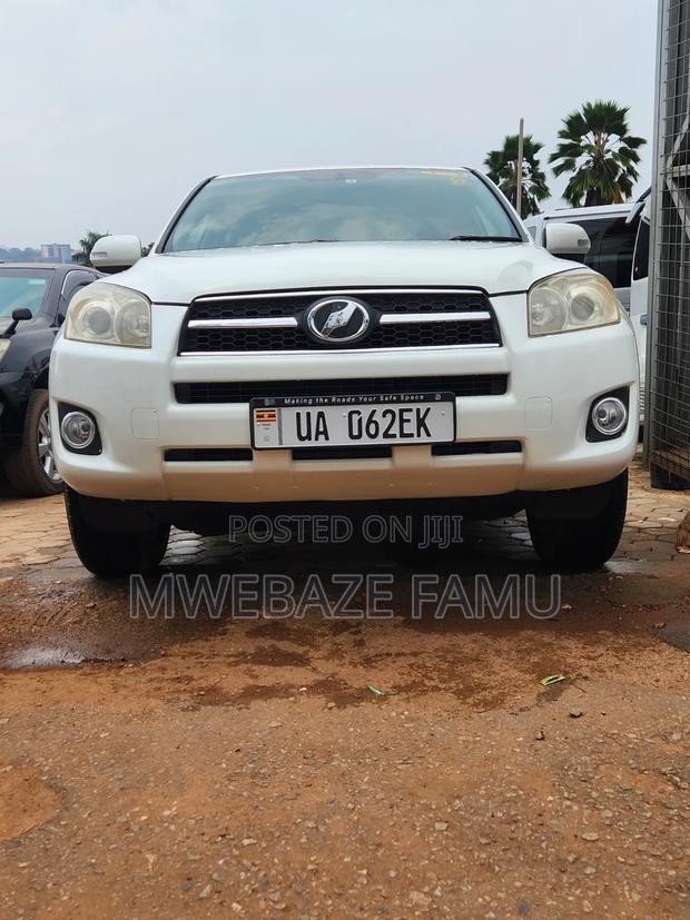 Toyota RAV4 2010 White