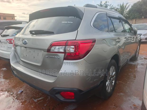 Subaru Outback 2.5i AWD 2017 Gold