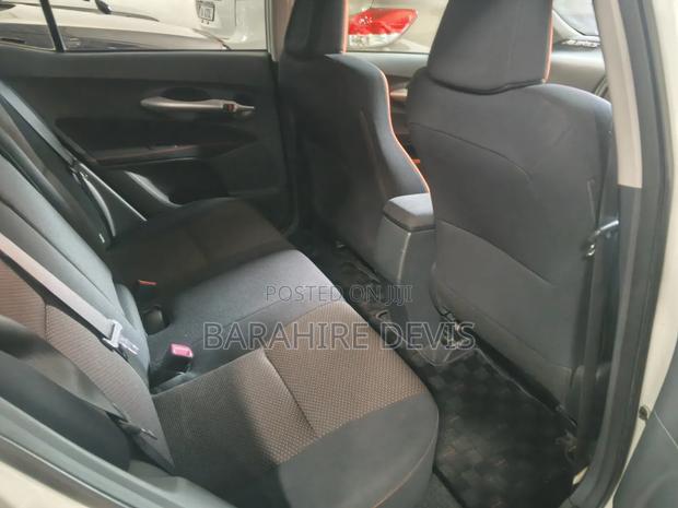 Toyota Auris 2011 White