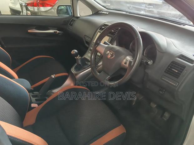 Toyota Auris 2011 White