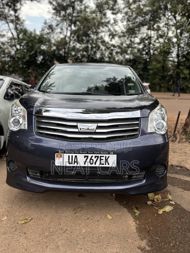 Toyota Noah 2013 Blue