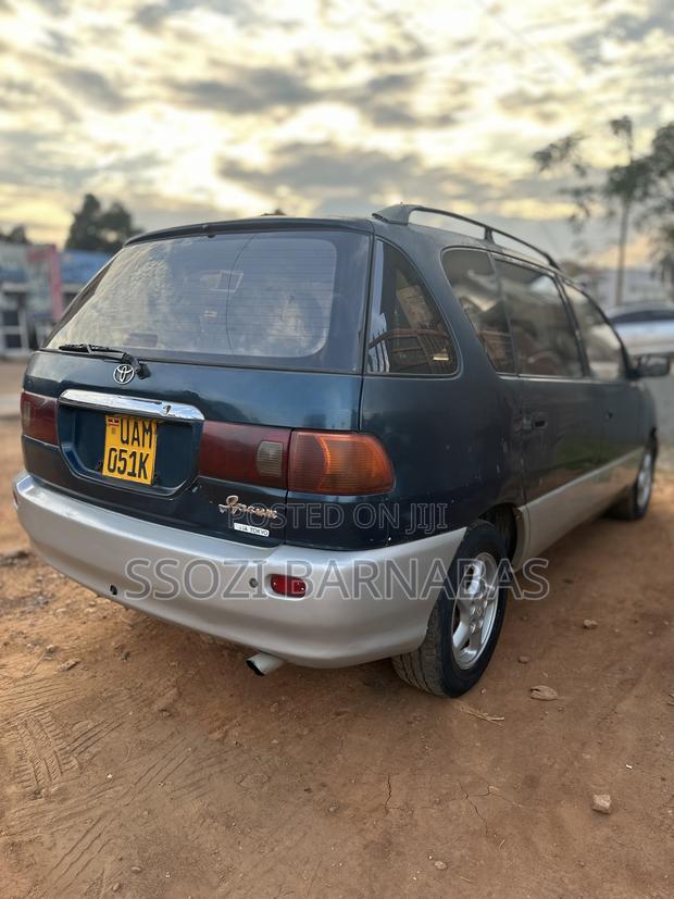 Toyota Ipsum 1998 Green