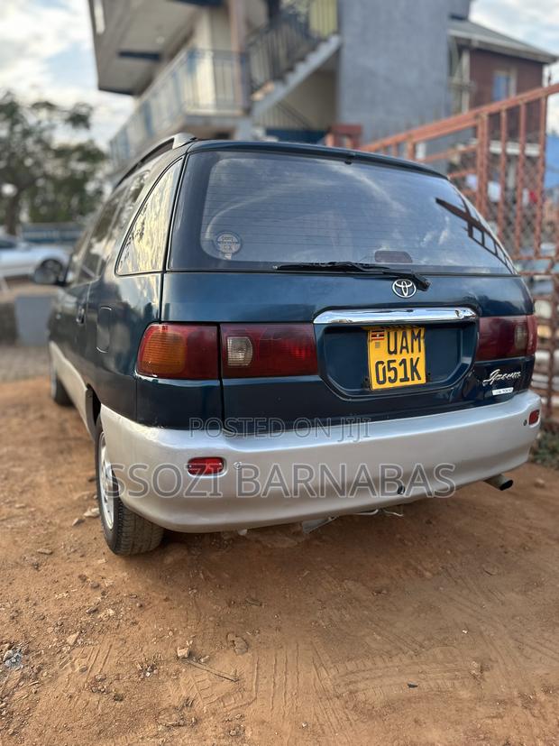 Toyota Ipsum 1998 Green