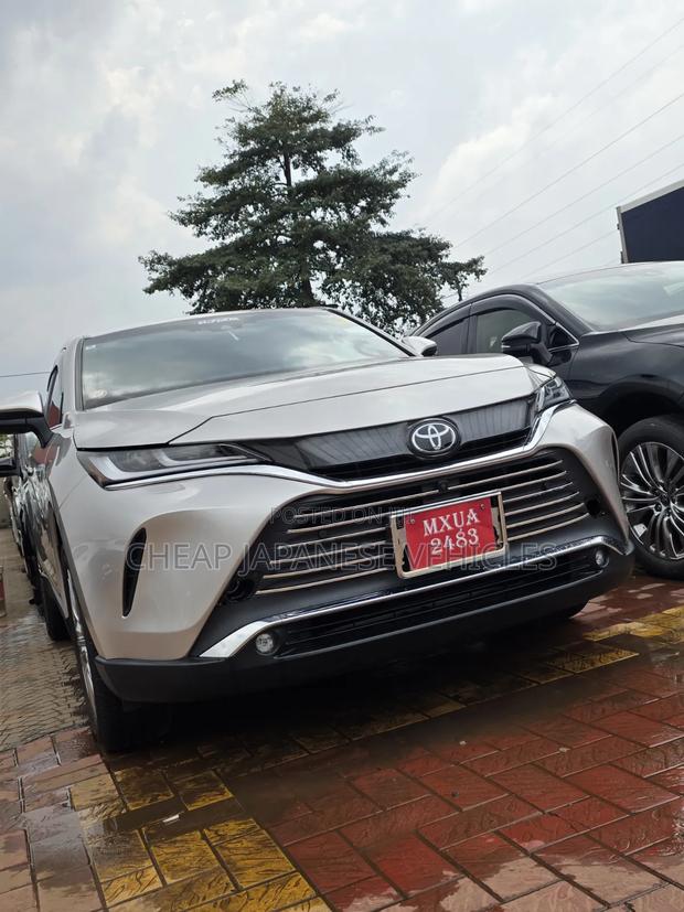 Toyota Harrier 2.0 2020 Beige