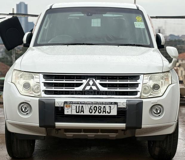 Mitsubishi Pajero 3.0 2010 White