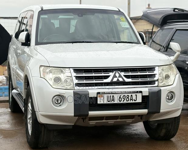 Mitsubishi Pajero 3.0 2010 White