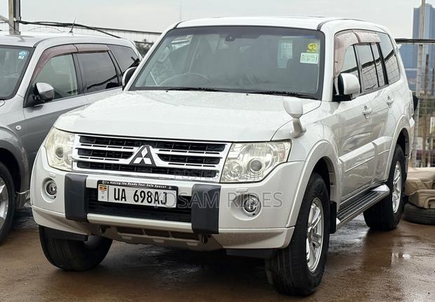 Mitsubishi Pajero 3.0 2010 White