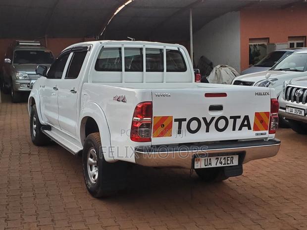 Toyota Hilux 2014 White