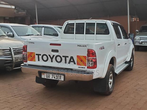 Toyota Hilux 2014 White