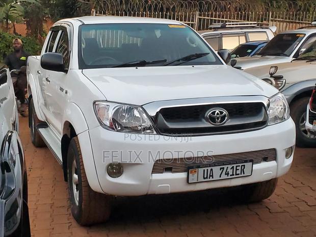 Toyota Hilux 2014 White