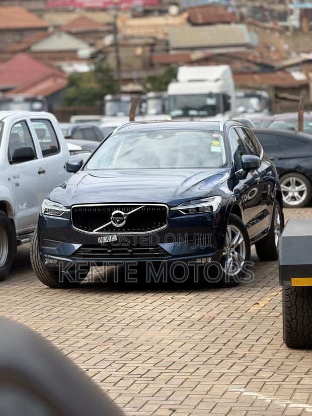 Volvo XC60 Plug-In Hybrid T8 AWD Plus 2025 Blue