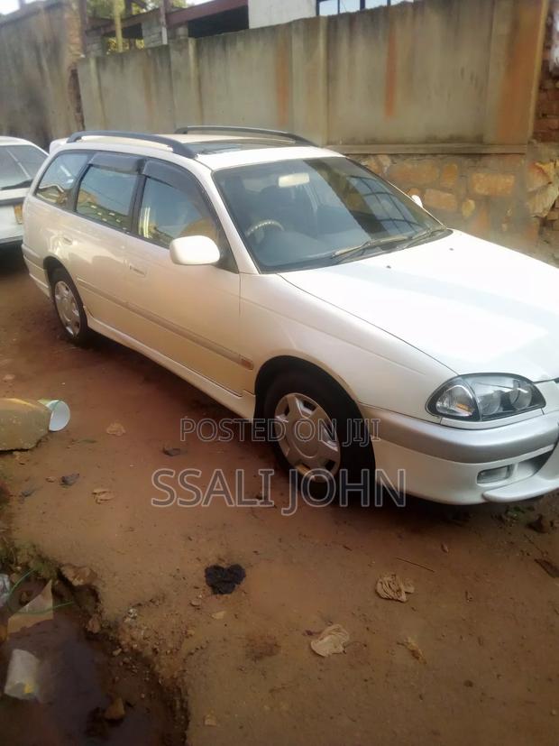 Toyota Caldina 2000 White