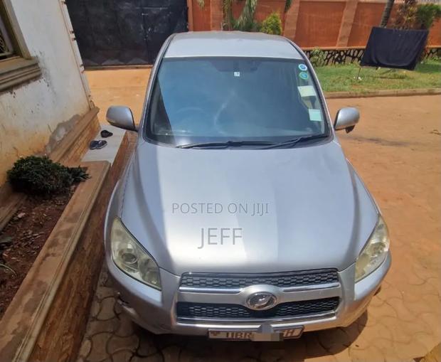 Toyota RAV4 2011 Silver