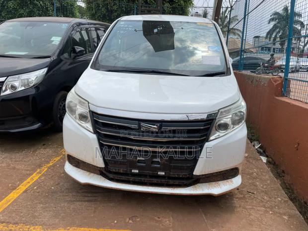 Toyota Noah 2014 White