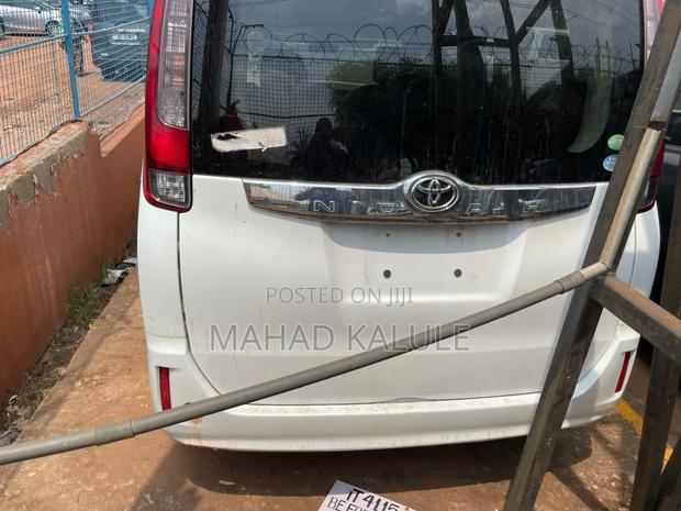 Toyota Noah 2014 White