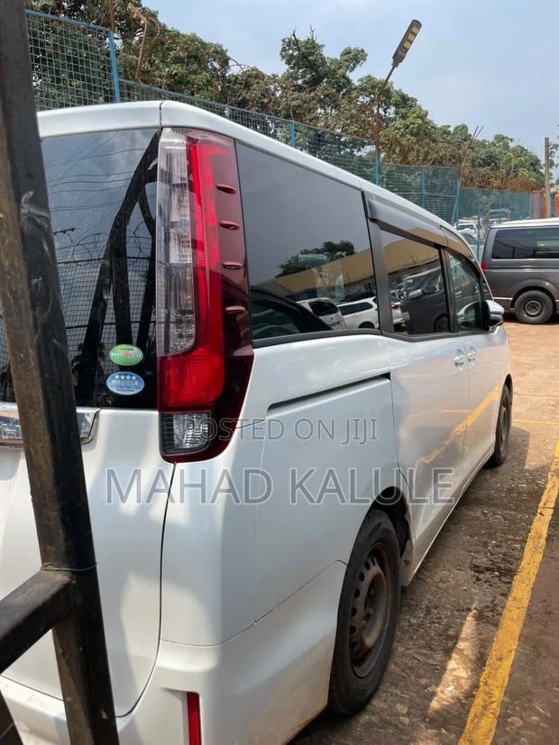 Toyota Noah 2014 White