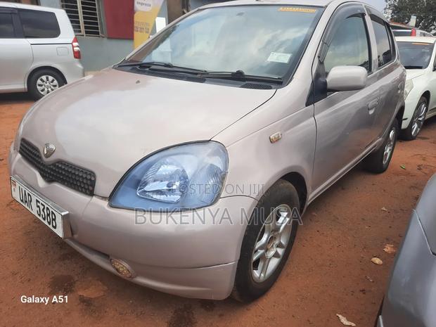 Toyota Vitz 2000 Pink