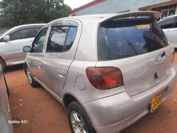 Toyota Vitz 2000 Pink