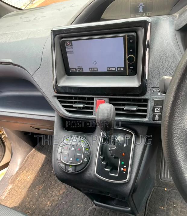 Toyota Noah 2014 Pearl