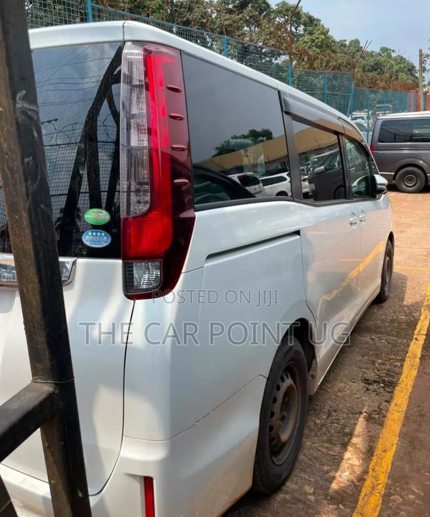 Toyota Noah 2014 Pearl