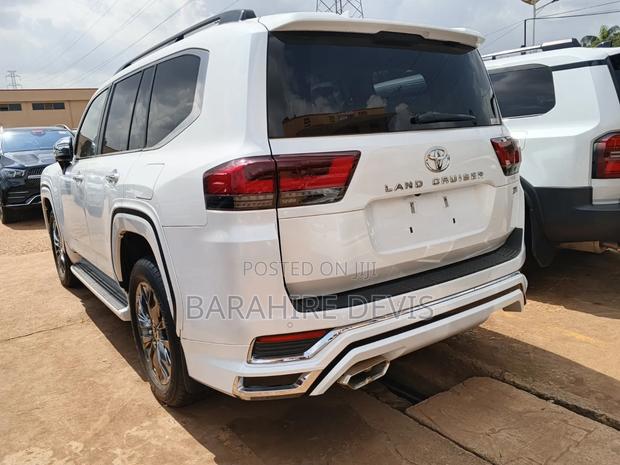 Toyota Land Cruiser 2024 White