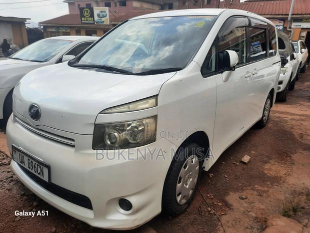 Toyota Voxy 2012 White