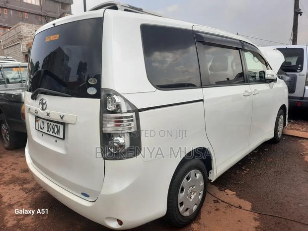 Toyota Voxy 2012 White