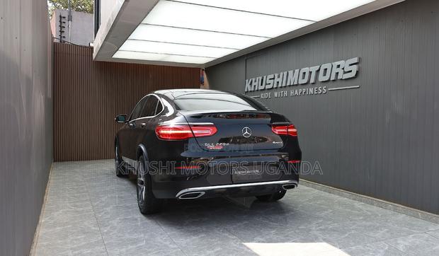 Mercedes-Benz 220 2017 Black