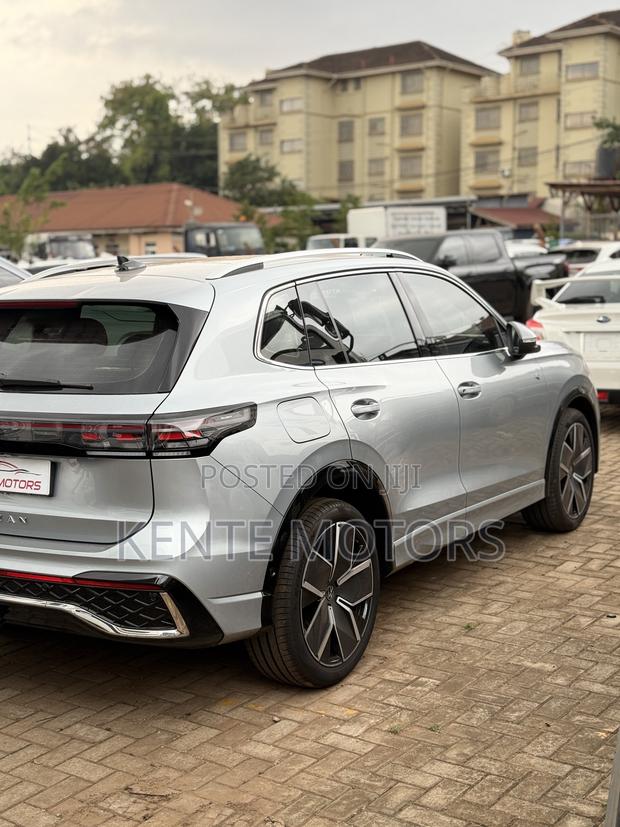 New Volkswagen Tiguan SE R-Line Black 2025 Silver