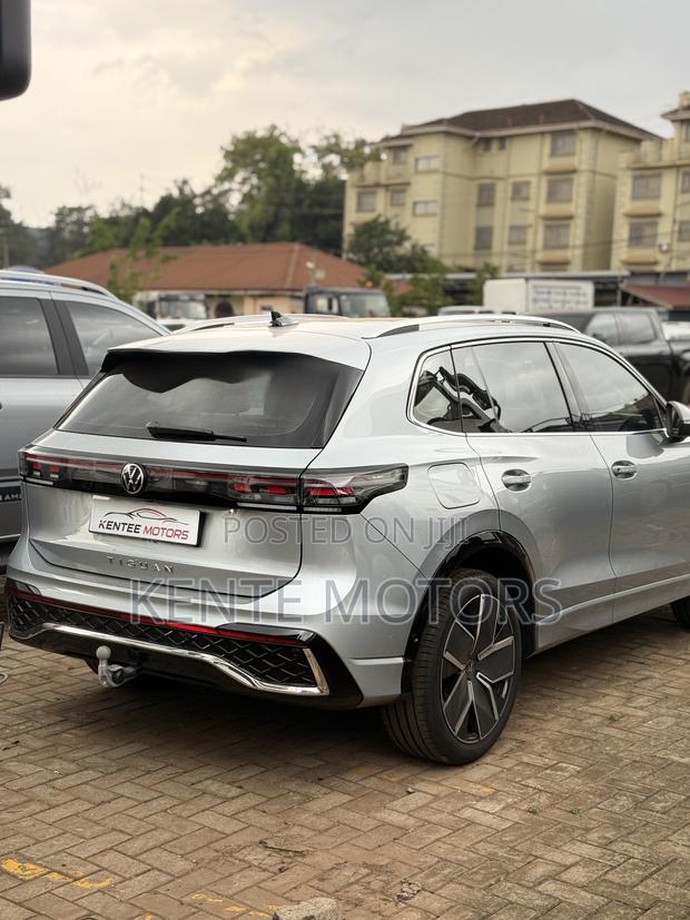 New Volkswagen Tiguan SE R-Line Black 2025 Silver