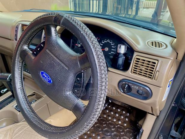 Ford Explorer 2005 Black