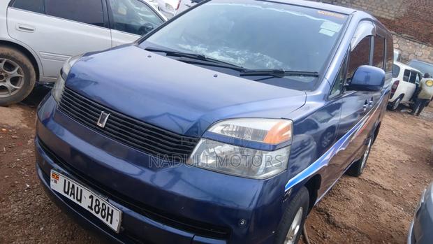 Toyota Noah 2004 Blue