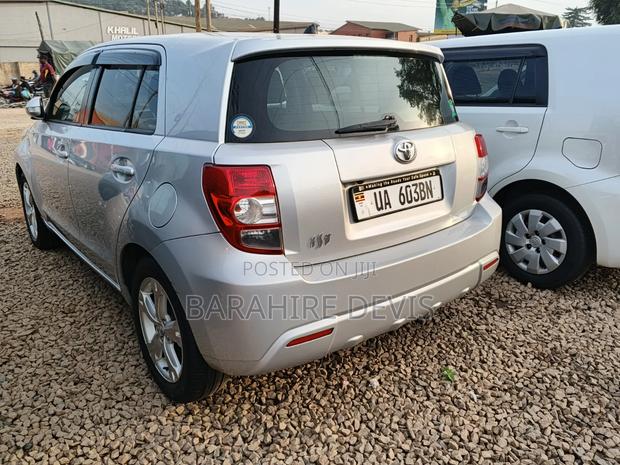 Toyota IST 2011 Silver