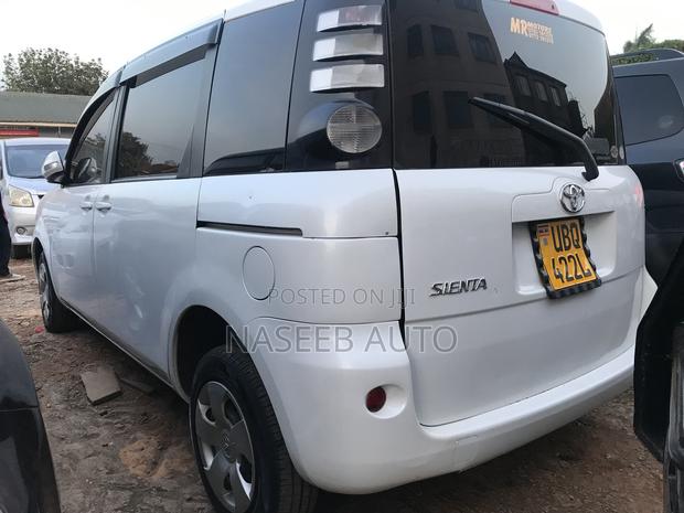 Toyota Sienta 2007 White
