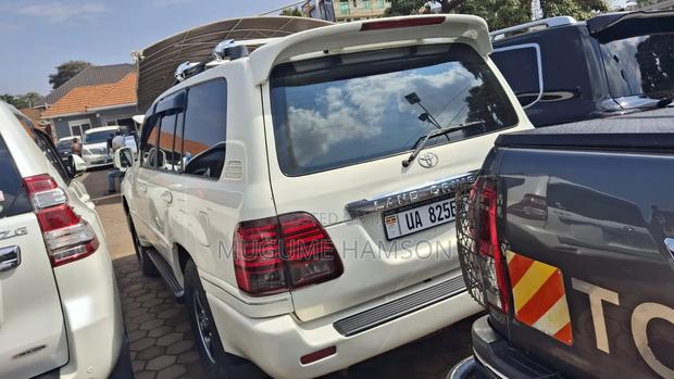 Toyota Land Cruiser 2003 White
