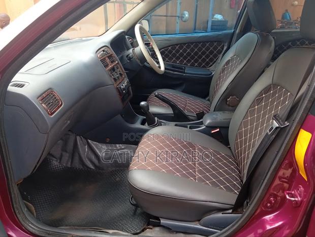 Toyota Avensis 1998 Red