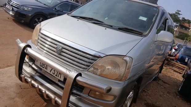Toyota Regius 1998 Silver