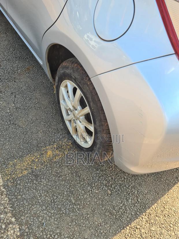 Toyota Vitz 2012 Silver