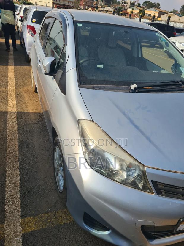 Toyota Vitz 2012 Silver