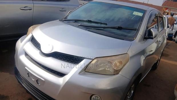 Toyota IST 2010 Silver