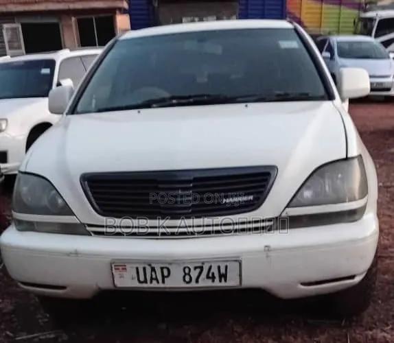 Toyota Harrier 2000 White