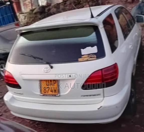 Toyota Harrier 2000 White